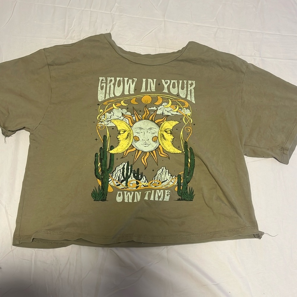 Barely Warn M size Cropped T